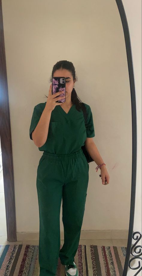 Hunter Green Scrubs Outfit, Green Scrubs Aesthetic, Hunter Green Scrubs, Green Scrubs Outfit, Esthetician Outfit, Cute Scrubs Outfits, Scrubs Aesthetic, Nurse Outfit Scrubs, Girly Lifestyle