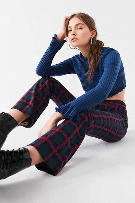 Studio Poses, Fashion Model Poses, Cropped Flare Pants, Winter Closet, Flare Pant, Latest Tops, Kick Flares, Cropped Flares, Female Poses