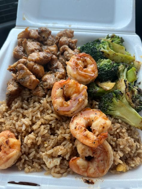 fried rice hibachi chicken and shrimp rice meal plan Chicken And Shrimp Rice, Bussin Food, Hibachi Chicken, Shrimp Rice, Soul Food Dinner, Chicken And Shrimp, Food Babe, Food Therapy, Delicacy Food