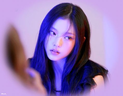 Haerin Gif, Haerin Aesthetic, Kpop Gif, Icon Gif, Indie Pop Music, Im Lost, Gifu, Face Expressions, Purple Aesthetic