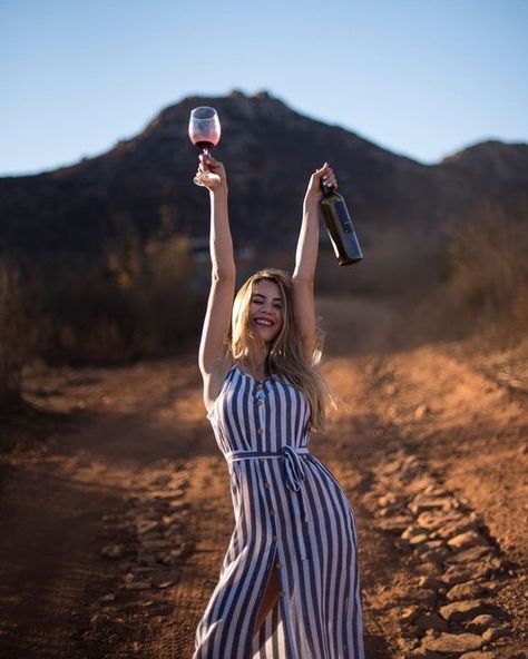 Wine Model Photography, Wine Photoshoot Ideas, Wine And Women, Winery Photoshoot, Wine Photoshoot, Winery Outfit Summer, Vineyard Outfit, Vineyard Photography, Kalaw