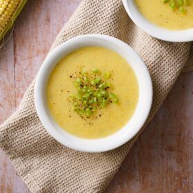 French Onion Soup {Vegetarian Recipe} » Dassana's Veg Recipes Corn Soup Photography, Soup Recipes Indian, Corn Soup Recipes Easy, Sweet Corn Soup Recipe, Soup Photography, Sweet Cream Corn, Vegetarian Vegetable Soup, Soup Breakfast, Corn Cream