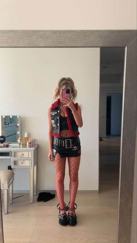 Elliana Walmsley Outfits, Elliana Walmsley, Fashion Aesthetic, Pretty Outfits, Tshirt Dress, Snapchat, Shirt Dress, Cute Outfits, Style Inspiration