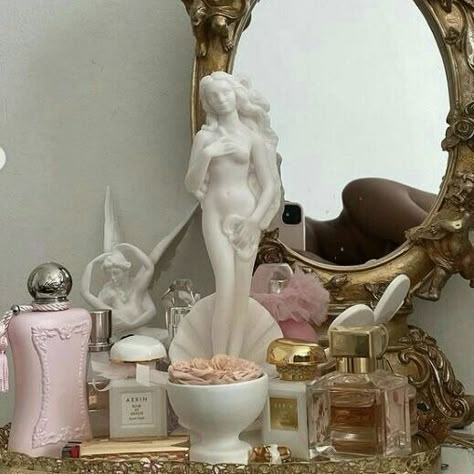 Dreamy Filter, Aphrodite Cabin, Aphrodite Aesthetic, Aphrodite Goddess, Mia 3, Goddess Of Love, Dreamy Room, Greek Gods, Room Aesthetic