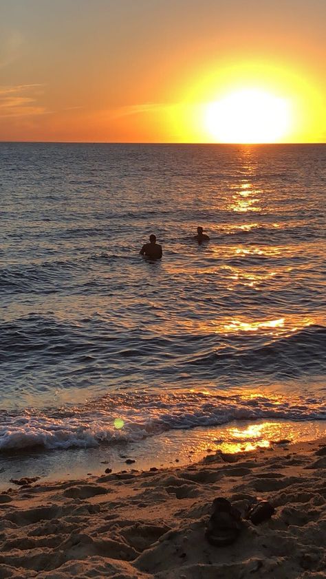 two people swimming at a distance in the ocean at sunrise Morning Swim Aesthetic, Early Morning Beach Aesthetic, Swim Aesthetic, Beach Balcony, Morning Swim, Morning Beach, Ocean Vacation, Day Schedule, Morning Sunrise