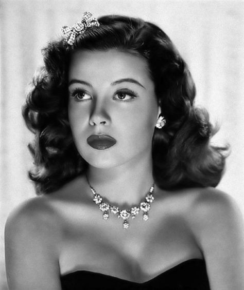 Hedi Lamarr, Gloria Dehaven, 50s Glamour, Vintage Hollywood Glamour, Classic Movie Stars, Classic Actresses, Old Hollywood Stars, Actrices Hollywood, Old Hollywood Glamour