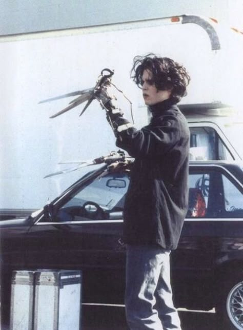 EDWARD SCISSORHANDS. | filmtastic Henry Selick, Edward Scissor, John Depp, Barnabas Collins, جوني ديب, Kaptan Jack Sparrow, Creepy Core, Young Johnny Depp, Film Vintage