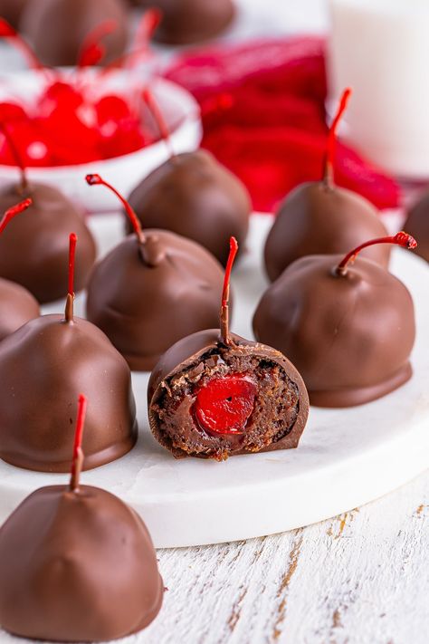 Cherry Chocolate Recipes, Brownie Truffles Recipe, Basic Brownie Recipe, Cherry Brownies, Brownie Truffles, Dessert Alternatives, Chocolate Truffle Cake, Cookie Dough Truffles, Truffles Recipe