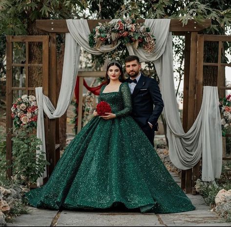 Indian Wedding Reception Gowns, Dark Green Gown, Wedding Sparklers Photos, Bottle Green Saree, Wedding Reception Gowns, Wedding Matching Outfits, Long Party Gowns, Reception Gowns, Walima Dress