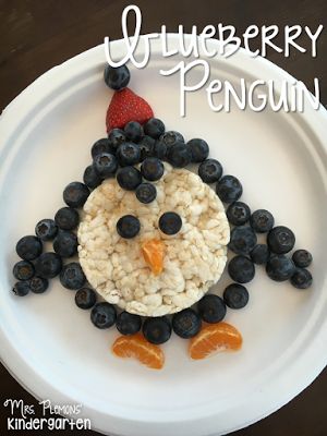 Blueberry Penguin Snack for Tot School {from Mrs. Plemons' Kindergarten} Penguin Snacks, Penguin Activities, Animal Snacks, Winter Snack, Penguin Craft, Winter Cooking, Preschool Snacks, Tot School, Baby Penguins