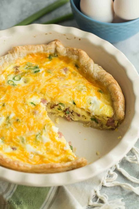 Easy Puff Pastry Ham and Cheese Quiche Puff Pastry Ham And Cheese, Puff Pastry Quiche, Ham Quiche Recipe, Recipes Using Puff Pastry, Savory Brunch Recipes, Cheese Quiche Recipe, Mini Quiche Recipes, Quiche Lorraine Recipe, Ham And Cheese Quiche