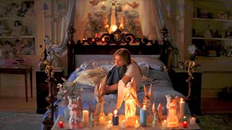 1996 — Romeo + Juliet Romeo Juliet 1996, Juliet Capulet, Baz Luhrmann, I Love Cinema, Classic Bedroom, Teenage Bedroom, Teen Bedroom, Romeo And Juliet, Classic Movies