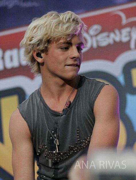 Could I borrow him for like a half hour and just talk to him about stuff mostly Laura. Please ;D #R5Family Austin Y Ally, Austin E Ally, Petite Blonde, Cute Blonde Guys, Driver Era, I Love Jesus, Austin And Ally, Brow Powder, Love Jesus