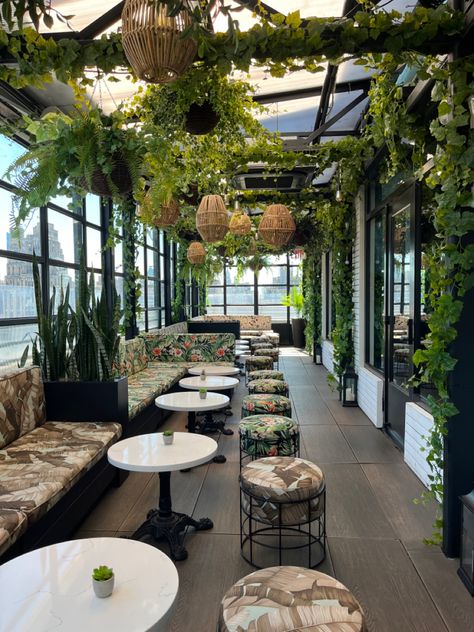 Aesthetic Outdoor Cafe, Plants Cafe Interiors, Garden Patio Restaurant, Botanical Restaurant Interior, Outdoor Restaurants, Cafe Seating Arrangement, Cafe Nature Design, Forest Cafe Design, Restaurant With Plants