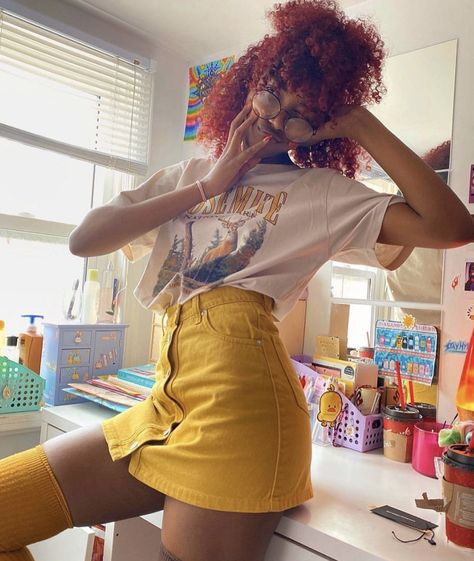 Arthoe Fashion, Denim Skirt Outfit Aesthetic, Mini Skirt Outfit Aesthetic, Yellow Denim Skirt, Yellow Skirt Outfits, Mustard Yellow Outfit, Mustard Yellow Skirts, Skirt Outfits Aesthetic, Yellow Mini Skirt