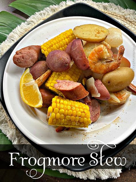 Frogmore Stew, Plum Cobbler, Summer Crockpot, Summer Crockpot Recipes, Country Boil, Low Country Boil, Crockpot Dishes, Summer Eating, Cheese Spread