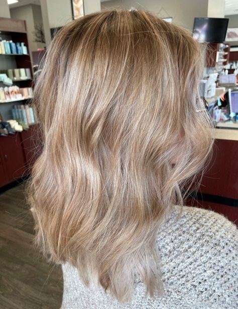 Babylights to Blend Gray Hairs Colors For Gray Hair, Greyish Blonde Hair, Blend Gray Hair, White Blonde Hair Color, Hair Color Placement, Blonde Hair Black Women, Cool Blonde Hair Colour, The Right Hairstyles, Grey Blonde Hair