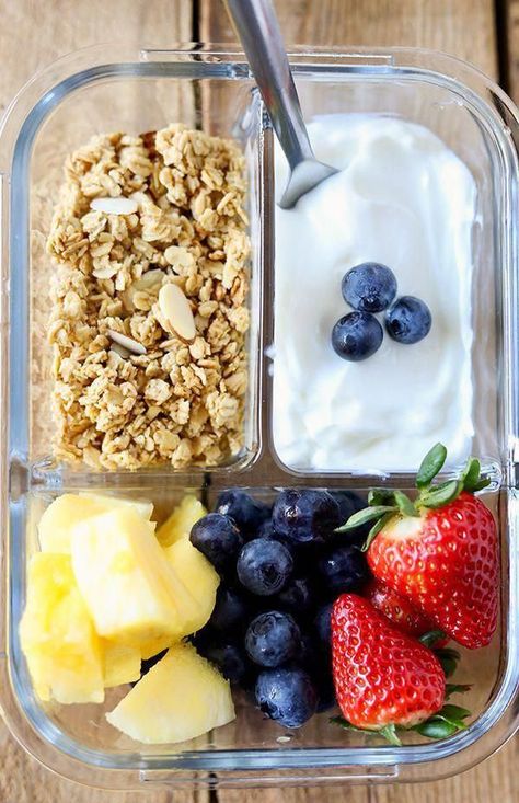 Simple Healthy Meal Prep, Meal Prep Fruit, College Lunch, Bistro Box, Fresh Lunch, Fruit And Yogurt, Healthy Breakfast Meal Prep, Family Favorite Recipes, Chomp Chomp