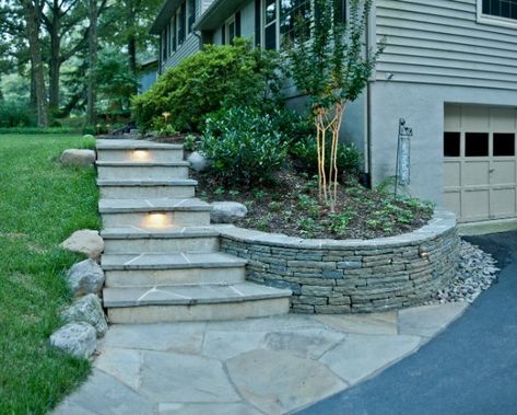 Curved Retaining Wall With Steps, Stone Wall Walkway, Front Stairs Exterior, Stone Front Steps, Flagstone Porch, Garden Beds Diy, Cobblestone Patio, Flagstone Steps, Stone Walkways