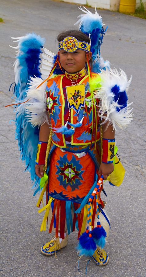 North America Costume, Native American Dance, Native American Children, Native American Regalia, Wilde Westen, Native American Photos, Indian Tribes, American Children, Native American Peoples