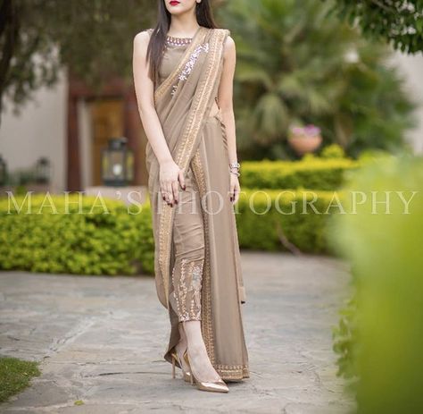 #style Bakra Eid, Shadi Dresses, Saree Wearing Styles, Fashionable Dresses, Salwar Kamiz, Designer Party Wear Dresses, Stylish Party Dresses, Party Wear Indian Dresses, Fancy Dress Design