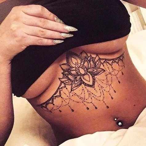 Brust Tattoo Frau, Underboob Tattoos, Underboob Tattoo Designs, Stomach Tattoos Women, Tato Minimal, Bauch Tattoos, Underboob Tattoo, Chest Tattoos For Women, Pretty Tattoos For Women