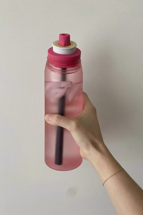 Air Up Water Bottle Review Air Up Bottle, Air Up Water Bottle, Review Aesthetic, Flavored Water Bottle, Trendy Water Bottles, Pinterest Trends, Cute Water Bottles, Pink Bottle, Gadgets Technology Awesome