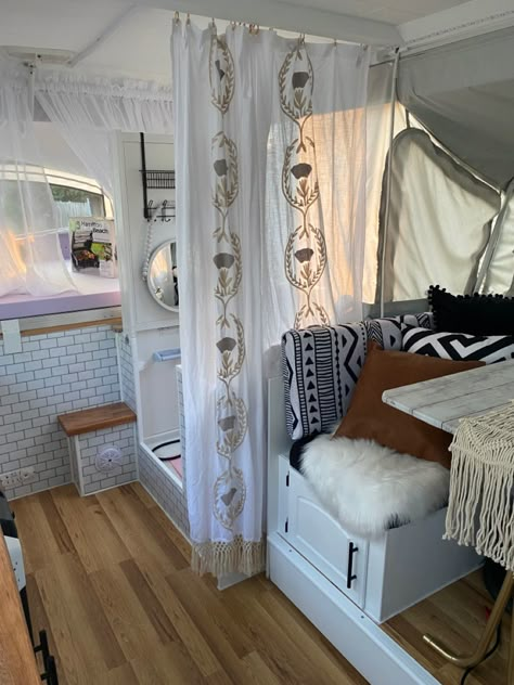 Camper Bathroom Ideas, Fleetwood Pop Up Camper, Apache Camper, Pop Up Camper Trailer, Popup Camper Remodel, Bedroom Inspiration Cozy, Camper Bathroom, Rv Interior Remodel, Camper Interior Design