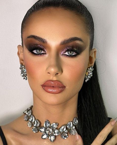 Vegas Glam Makeup, Las Vegas Makeup Ideas, Bold Glamour Makeup, 2024 Glam Makeup, Victoria’s Secret Fashion Show Makeup, Glam Makeup, Makeup