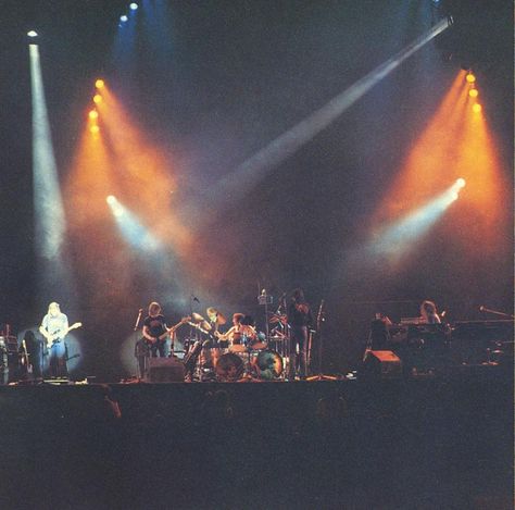 Pink Floyd 1977 Pink In Concert, Pink Floyd Concert, Pink Floyd Live, Atom Heart Mother, Sketchbook Inspo, Jesus Christ Superstar, Concert Aesthetic, Roger Waters, Aesthetic Green