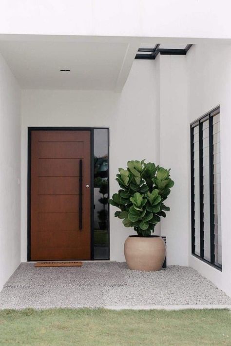 The front door of the house is an important element in creating the first impression of your home. Ideas for decorating the front door of the house that require minimal maintenance but still keep it clean. Bring together ideas to make the main door a stunning highlight and enhance the modern and minimalist impression of your home. Modern Front Entry Door, Main Door Ideas Entrance House, Minimalist Front Door, Front Door Decor Ideas Entrance, Modern Exterior Door, House Main Door, Modern Entrance Door, Main Entrance Door Design, Modern Front Door