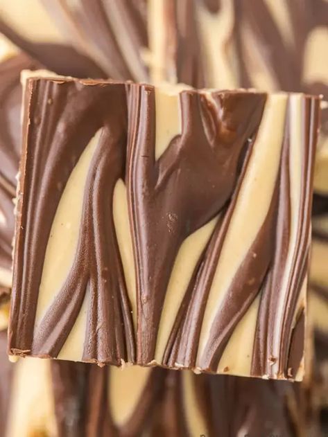 Tiger Fudge, Tiger Butter Recipe, Tiger Butter Fudge, Tiger Butter Fudge Recipe, Festive Snacks, Tiger Butter, Holiday Candies, Butter Fudge Recipe, Fudge Dessert