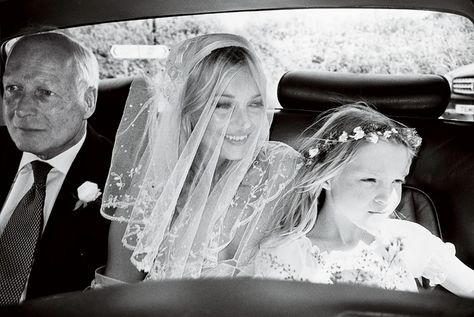 Kate Moss Wedding, Moss Wedding, Celebrity Bride, Vintage Inspired Wedding Dresses, Mario Testino, Vintage Romance, Anna Wintour, Girl Celebrities, Wedding Pins