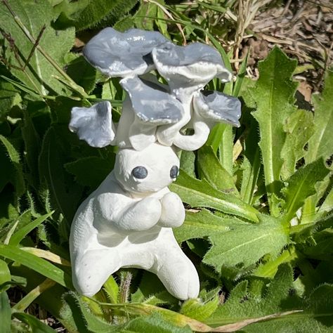 Handmade grey oyster mushroom sculpture made of clay sitting in the grass Mushroom Clay Sculpture, Sculpting Mushrooms, Mushroom Guy, Realistic Polymer Clay Mushrooms, Mushroom Sculpture Polymer Clay, Sculpture Reference, Clay Artwork, Mushroom Sculpture, Clay Sculpture Gore