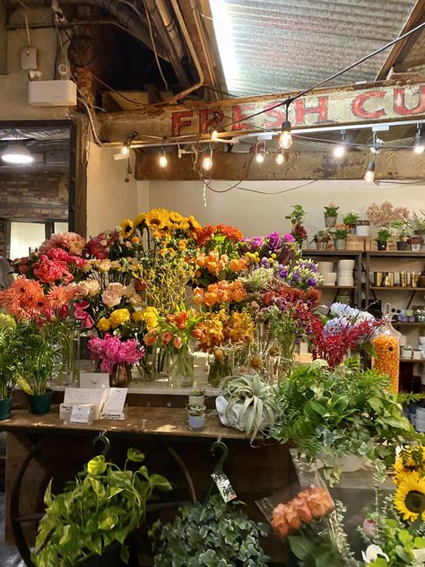 New York Chelsea Market, Flower District New York, New York Flowers, New York Flower, Chelsea Nyc, Chelsea New York, Life Moves Pretty Fast, Nyc Summer, Chelsea Market