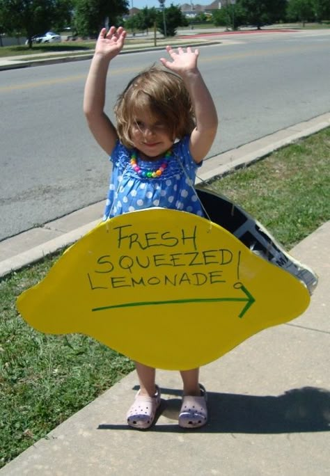 Lemonade Stand Tip Jar, Kids Lemonade Stand, Lemon Stand, Kids Lemonade Stands, Lemonade Stand Sign, Lemonade Stand Ideas, Lemonade Stand Party, Kids Lemonade, Diy Lemonade Stand