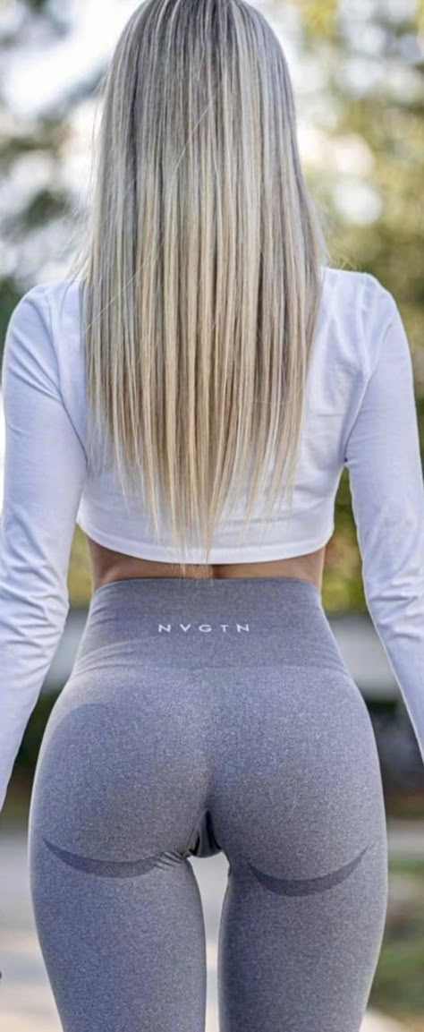 Foto Top, Fitness Wear Outfits, Chique Outfits, Outfit Yoga, Beautiful Yoga, Hottie Women, Long Blonde, Curvy Women Jeans, Long Blonde Hair