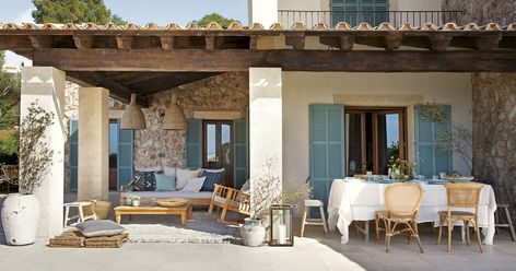 Mediteran House, Summer House Design, Greek Villas, Backyard Furniture, Mediterranean Decor, Quiet Life, Spanish House, Mediterranean Homes, Beautiful Villas