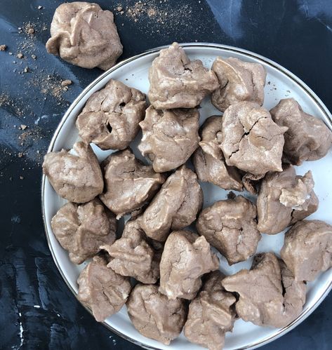 Protein Meringue Cookies, Chocolate Meringue Cookies, Protein Powder Cookies, Low Calorie Chocolate, Low Calorie Recipes Dessert, Chocolate Meringue, Low Calorie Dessert, Best Sugar Cookie Recipe, Protein Bites