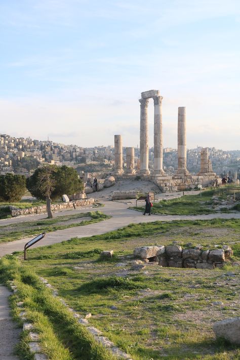 Amman Citadel Turkey Masjid, Amman Citadel, Travelling Asia, Arab Aesthetic, Jordan Photos, Photo Shoot Location, Amman Jordan, Art Studio At Home, Wadi Rum