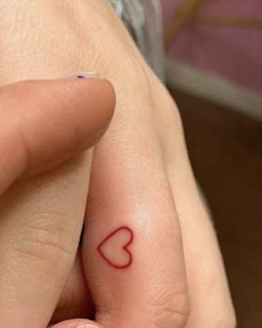 Red Infinity Tattoo, Red Heart Finger Tattoo, Inside Finger Tattoo, Finger Heart Tattoo, Heart Finger Tattoo, Red Heart Tattoo, Heart Tattoo On Finger, Tattoo Ankle, Red Heart Tattoos