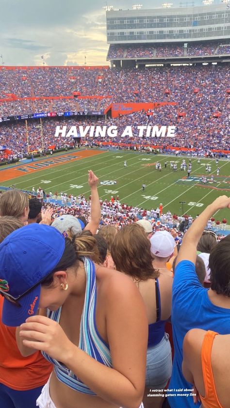 Football Tailgate Aesthetic, Florida Gators Aesthetic, College Game Day Aesthetic, Miami College Aesthetic, College In Florida Aesthetic, College Experience Aesthetic, Florida College Aesthetic, University Of Florida Gameday Outfit, Florida Gators Gameday Outfits