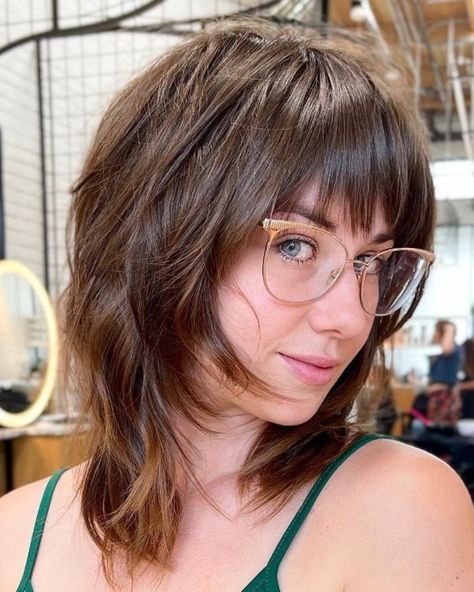 Face Framing Shag With Bangs, Medium Shaggy Hairstyles With Bangs, 2023 Shag Haircuts, Choppy Shag Hairstyles Medium Fine Hair, Rocker Shag Haircut, Shag With Bangs Over 40, Short Shaggy Haircuts With Bangs, Heavy Layers Medium Hair, Layered Shag With Fringe