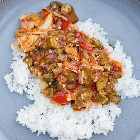 Stewed Okra And Tomatoes With Chicken, Chicken Okra And Tomatoes, Okra Chicken Recipes, Chicken And Okra Stew, Chicken And Okra Recipes, Dinner With Chicken Thighs, Chicken And Okra, Cajun Dinner, Chicken Etouffee