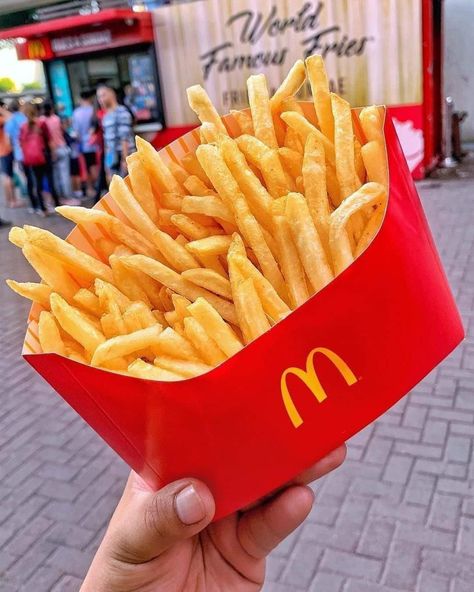 Mcdonalds Fries, Keto Fast Food, America Food, La Food, Cheat Day, Dinner Meals, Food Goals, Food Delivery, French Fries