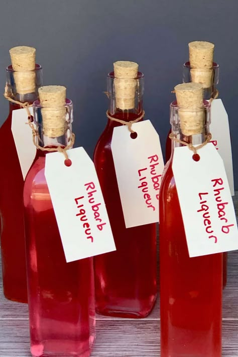 Rhubarb Liqueur Recipes, Rhubarb Liqueur, Homemade Alcohol, Rhubarb Desserts, Homemade Liquor, Liquor Recipes, Make Simple Syrup, Liqueurs Recipes, Homemade Wine