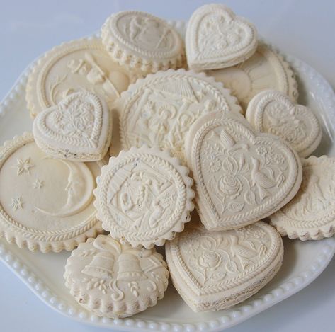 Classic Springerle Embossed Cookies, Swiss Recipes, German Cookies, Springerle Molds, Springerle Cookies, Cookie Recipes Homemade, Biscuits Recipe, Cookie Mold, Rolling Pins