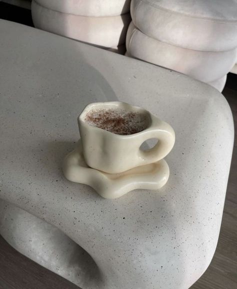 home decor, home inspo, home decor inspiratation, aesthetic, street style, home design ideas, trendy ideas, fashion, beauty, luxe, luxury, spirituality, love, coffee, mug, beige aesthetic, clean aesthetic Crockery Design, Diy Air Dry Clay, Cerámica Ideas, Tanah Liat, Pretty Mugs, Keramik Design, Clay Mugs, Diy Pottery, Ceramics Pottery Art