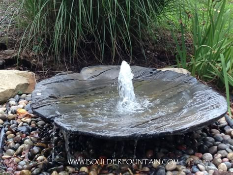 Pondless Water Features, Diy Solar Fountain, Kolam Air, Diy Water Feature, Rock Fountain, Outdoor Water Features, Garden Water Fountains, Small Water Features, Diy Garden Fountains