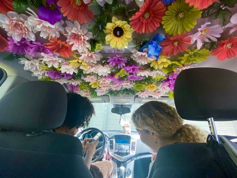 Fake Flower Car Ceiling, Flower Car Roof, Car Flowers Decoration, Flower Car Decor, Interior Crafts, Flower Ceiling, Crochet Car, Flower Car, Car Decorations